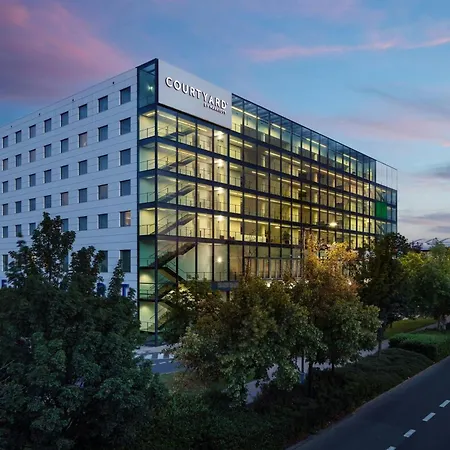 Courtyard By Marriott Prague Airport-3